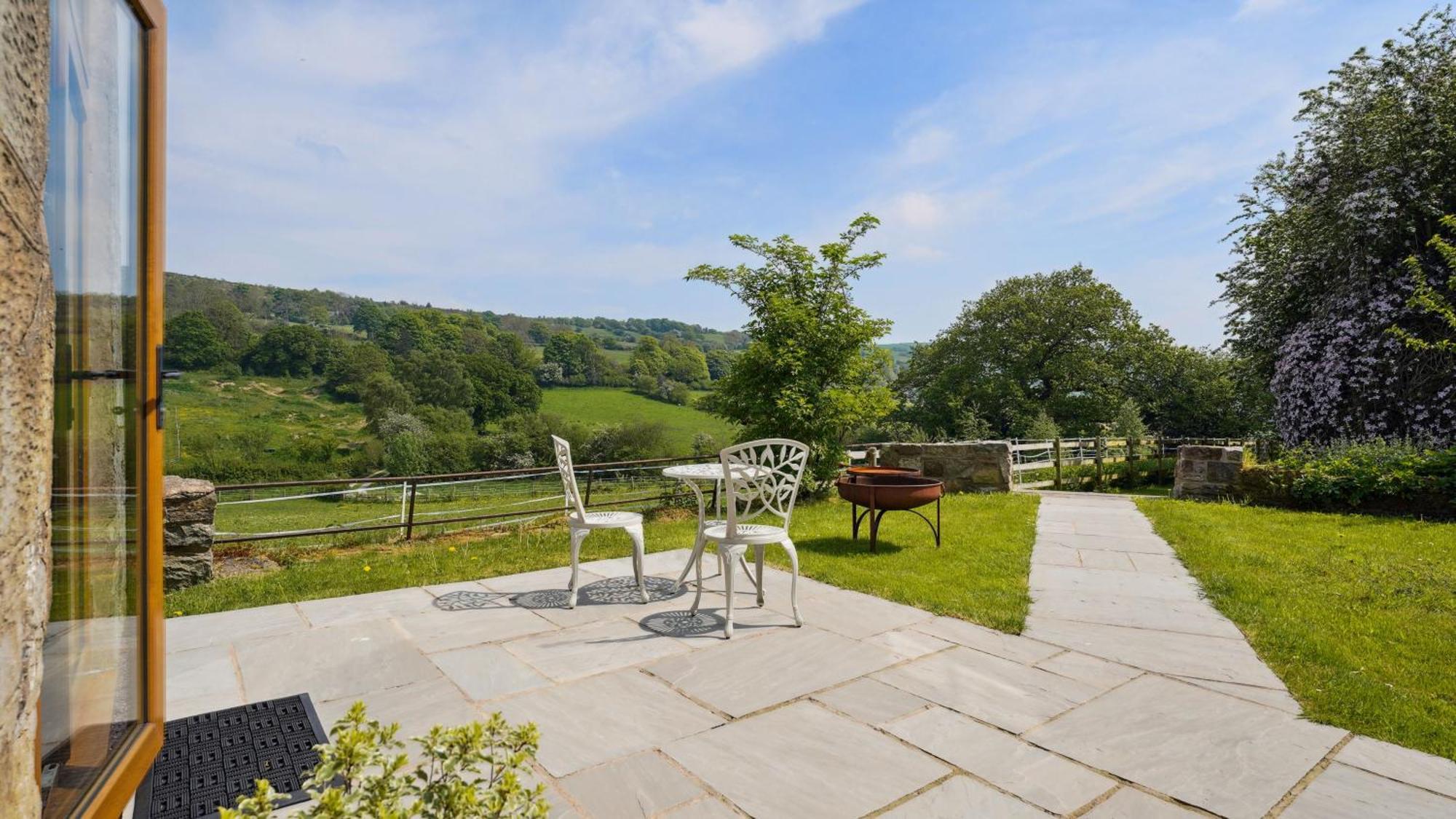 Tranquil Countryside Cottage For Two Wrexham Bagian luar foto